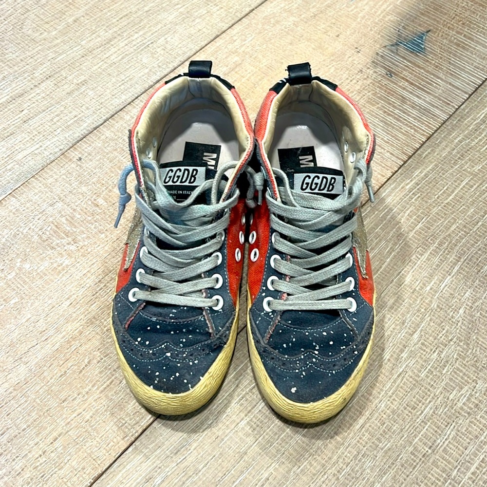 Golden Goose sneaker 
Mid star 
Size 35
Red/blue/glitter star